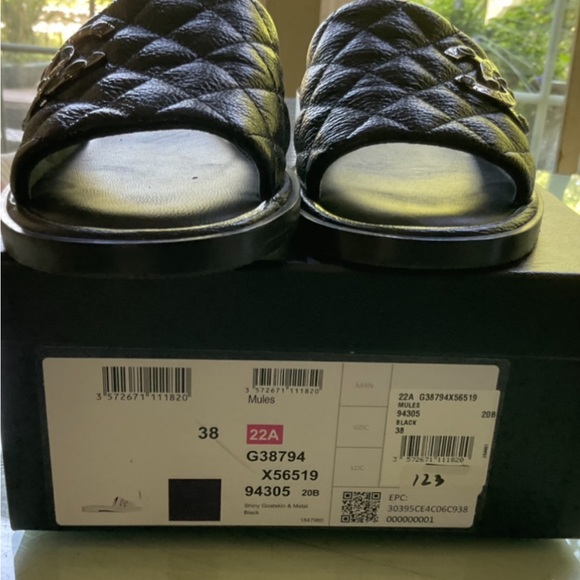 Chanel 2022 black quilted slides - Picture 3 of 9